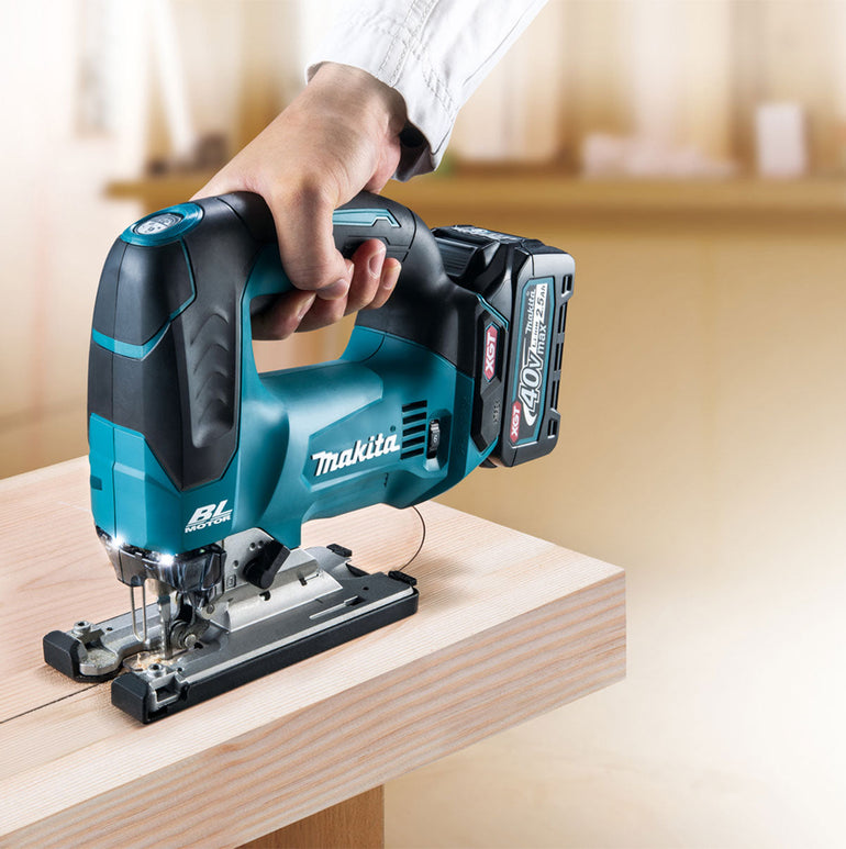 Makita JV002GZ01 40V Brushless Jigsaw with 1 x 2.5Ah Battery & Charger